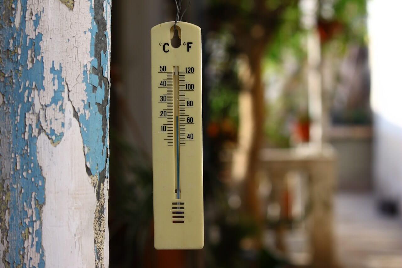 Thermometer is measuring the temperature outside