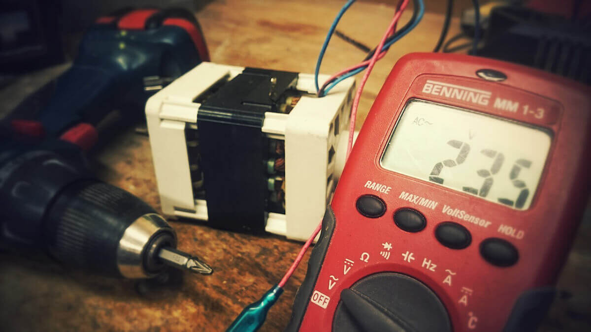 Test battery pack with multimeter